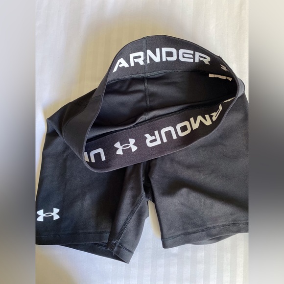 Under Armor Shorts - Picture 2 of 3